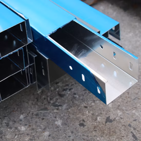 Scaletta portacavi in alluminio in acciaio zincato da 200 mm per esterni di vendita calda OEM ODM